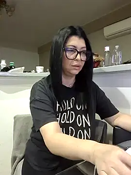 Snapshot of Milf_Abigail chatting on 10.20.25 Milf Abigail online show from 10.20.25