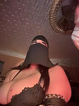 Snapshot of ORLA86 chatting on 09.18.25 ORLA86 online show from 09.18.25