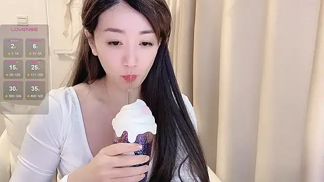 Snapshot of NIna-7 chatting on 01.15.25 NIna-7 online show from 01.15.25