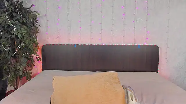 Milana Crystal  online show from 12.03.24