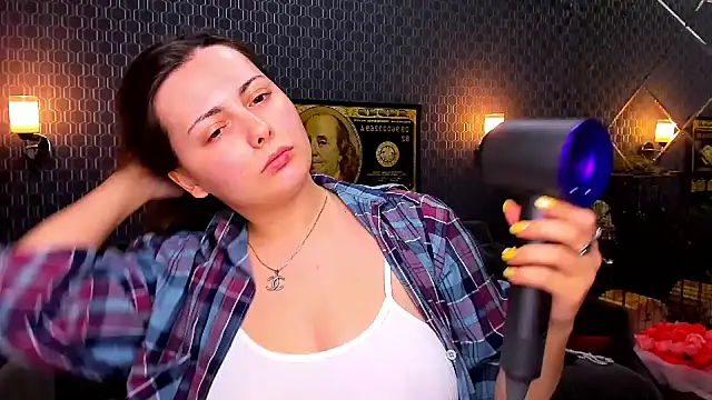 Snapshot of _extraterrestrial_ chatting on 10.17.25  extraterrestrial  online show from 10.17.25