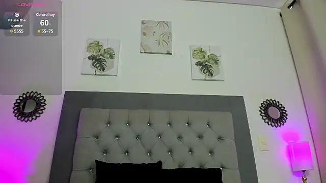 Snapshot of Kylie2211 chatting on 03.10.25 Kylie2211 online show from 03.10.25