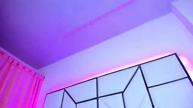 Snapshot of SarayRoyse chatting on 01.17.25 SarayRoyse online show from 01.17.25