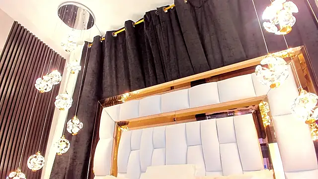 Snapshot of SarayRoyse chatting on 03.11.25 SarayRoyse online show from 03.11.25