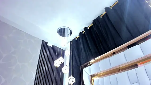 Snapshot of SarayRoyse chatting on 09.20.25 SarayRoyse online show from 09.20.25