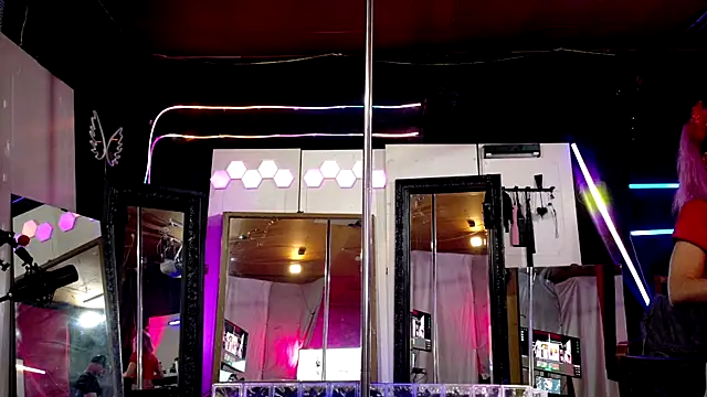 Snapshot of MadisonMarie chatting on 10.26.25 MadisonMarie online show from 10.26.25