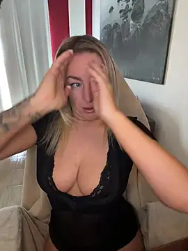 Snapshot of ChristyAdair chatting on 03.04.25 ChristyAdair online show from 03.04.25