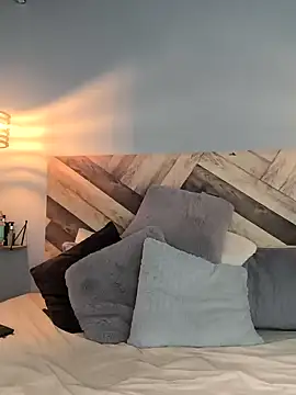 Snapshot of EmmilyBrant chatting on 12.31.24 EmmilyBrant online show from 12.31.24