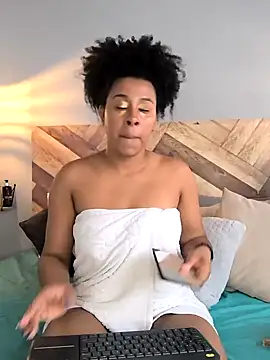 Snapshot of EmmilyBrant chatting on 01.18.25 EmmilyBrant online show from 01.18.25