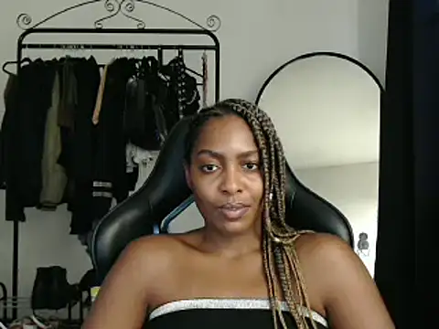 Snapshot of marisilva_br chatting on 03.04.25 marisilva br online show from 03.04.25