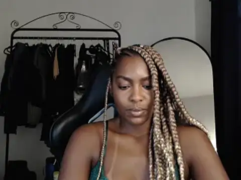 Snapshot of marisilva_br chatting on 03.17.25 marisilva br online show from 03.17.25
