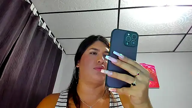 Snapshot of aleziiacam chatting on 09.16.25 aleziiacam online show from 09.16.25