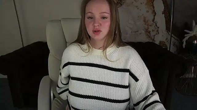 Snapshot of LylaYeess chatting on 12.11.24 LylaYeess online show from 12.11.24