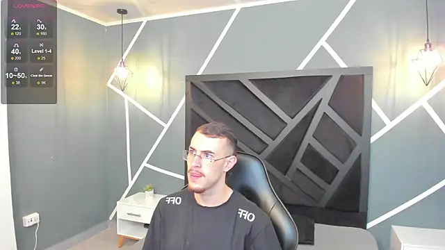 Snapshot of CodyWalkerR chatting on 09.19.25 CodyWalkerR online show from 09.19.25