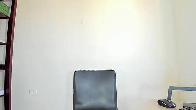 Snapshot of xmissinchesxx chatting on 09.10.25 xmissinchesxx online show from 09.10.25