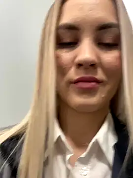 Snapshot of DreamGirl-777 chatting on 12.02.24 DreamGirl-777 online show from 12.02.24