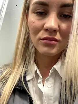 Snapshot of DreamGirl-777 chatting on 12.02.24 DreamGirl-777 online show from 12.02.24