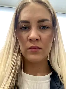 Snapshot of DreamGirl-777 chatting on 12.03.24 DreamGirl-777 online show from 12.03.24