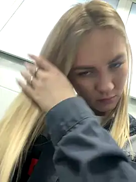 Snapshot of DreamGirl-777 chatting on 12.03.24 DreamGirl-777 online show from 12.03.24