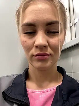 Snapshot of DreamGirl-777 chatting on 12.04.24 DreamGirl-777 online show from 12.04.24