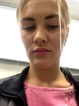 Snapshot of DreamGirl-777 chatting on 12.04.24 DreamGirl-777 online show from 12.04.24