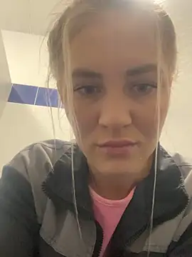 Snapshot of DreamGirl-777 chatting on 12.04.24 DreamGirl-777 online show from 12.04.24