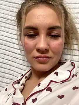 Snapshot of DreamGirl-777 chatting on 12.04.24 DreamGirl-777 online show from 12.04.24