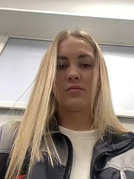 Snapshot of DreamGirl-777 chatting on 12.05.24 DreamGirl-777 online show from 12.05.24