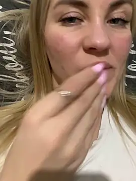 Snapshot of DreamGirl-777 chatting on 12.06.24 DreamGirl-777 online show from 12.06.24