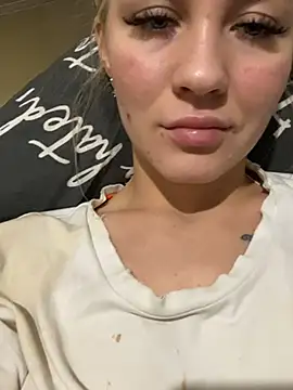 Snapshot of DreamGirl-777 chatting on 12.08.24 DreamGirl-777 online show from 12.08.24