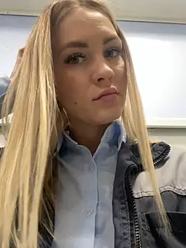 Snapshot of DreamGirl-777 chatting on 12.10.24 DreamGirl-777 online show from 12.10.24