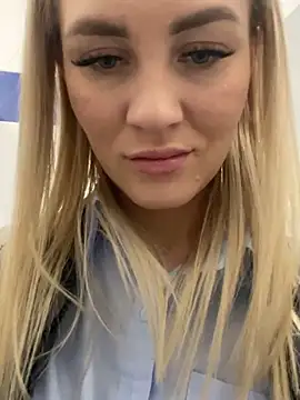 Snapshot of DreamGirl-777 chatting on 12.10.24 DreamGirl-777 online show from 12.10.24