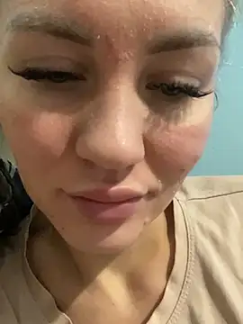 Snapshot of DreamGirl-777 chatting on 12.17.24 DreamGirl-777 online show from 12.17.24