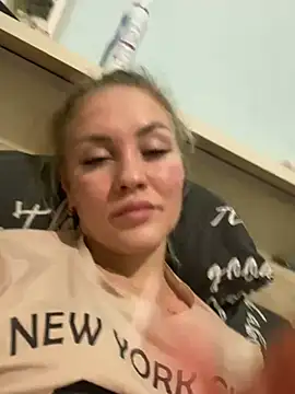 Snapshot of DreamGirl-777 chatting on 12.17.24 DreamGirl-777 online show from 12.17.24