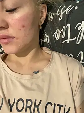 Snapshot of DreamGirl-777 chatting on 12.18.24 DreamGirl-777 online show from 12.18.24