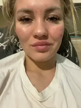 Snapshot of DreamGirl-777 chatting on 12.19.24 DreamGirl-777 online show from 12.19.24