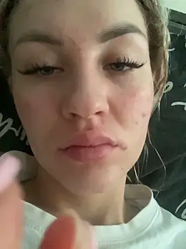 Snapshot of DreamGirl-777 chatting on 12.19.24 DreamGirl-777 online show from 12.19.24