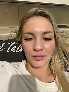 Snapshot of DreamGirl-777 chatting on 12.19.24 DreamGirl-777 online show from 12.19.24