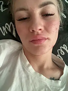 Snapshot of DreamGirl-777 chatting on 12.20.24 DreamGirl-777 online show from 12.20.24