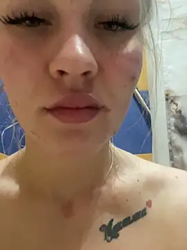 Snapshot of DreamGirl-777 chatting on 12.20.24 DreamGirl-777 online show from 12.20.24