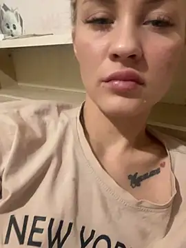 Snapshot of DreamGirl-777 chatting on 01.02.25 DreamGirl-777 online show from 01.02.25