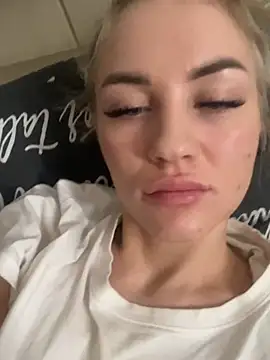 Snapshot of DreamGirl-777 chatting on 01.19.25 DreamGirl-777 online show from 01.19.25