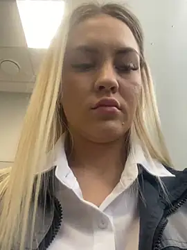 Snapshot of DreamGirl-777 chatting on 01.22.25 DreamGirl-777 online show from 01.22.25