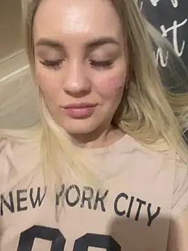 Snapshot of DreamGirl-777 chatting on 01.22.25 DreamGirl-777 online show from 01.22.25