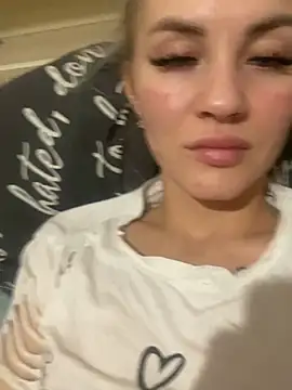 Snapshot of DreamGirl-777 chatting on 02.01.25 DreamGirl-777 online show from 02.01.25