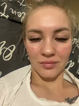 Snapshot of DreamGirl-777 chatting on 02.01.25 DreamGirl-777 online show from 02.01.25