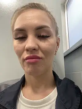 Snapshot of DreamGirl-777 chatting on 02.03.25 DreamGirl-777 online show from 02.03.25