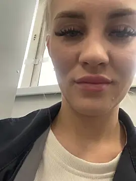 Snapshot of DreamGirl-777 chatting on 02.03.25 DreamGirl-777 online show from 02.03.25