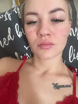 Snapshot of DreamGirl-777 chatting on 02.06.25 DreamGirl-777 online show from 02.06.25