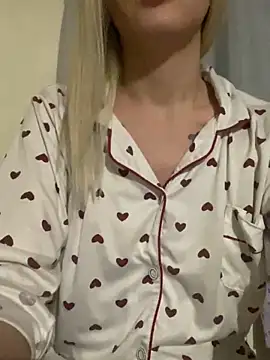 Snapshot of DreamGirl-777 chatting on 02.07.25 DreamGirl-777 online show from 02.07.25